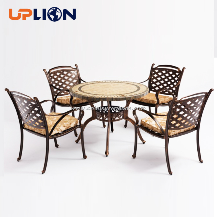 What are the characteristics of cast aluminum lounge chairs?