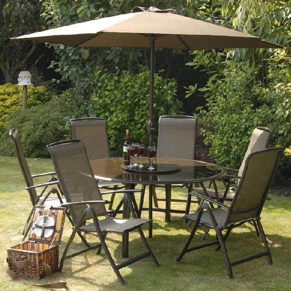 Choose the right table and chair furniture set for your outdoor courtyard garden