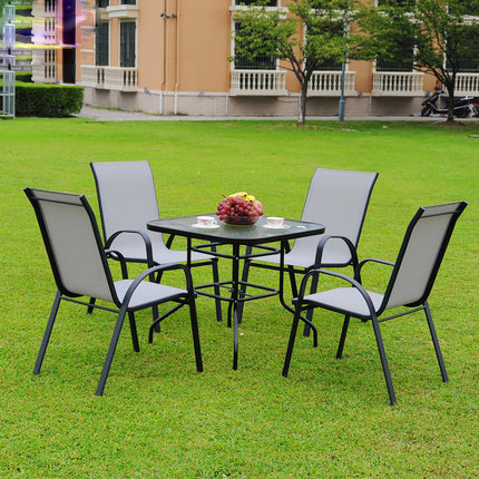 Les caract&eacute;ristiques des tables et chaises de mobilier de patio ext&eacute;rieur